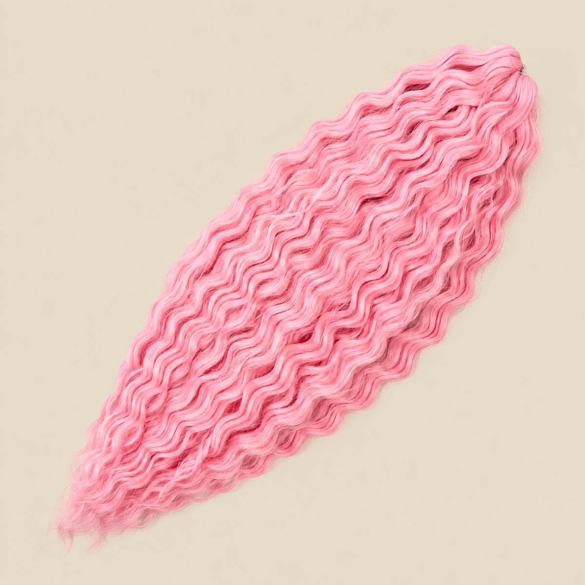 Ariel golvend kanekalon invlechthaar 55 cm 300 g in roze (kleur Pink4) op beige achtergrond
