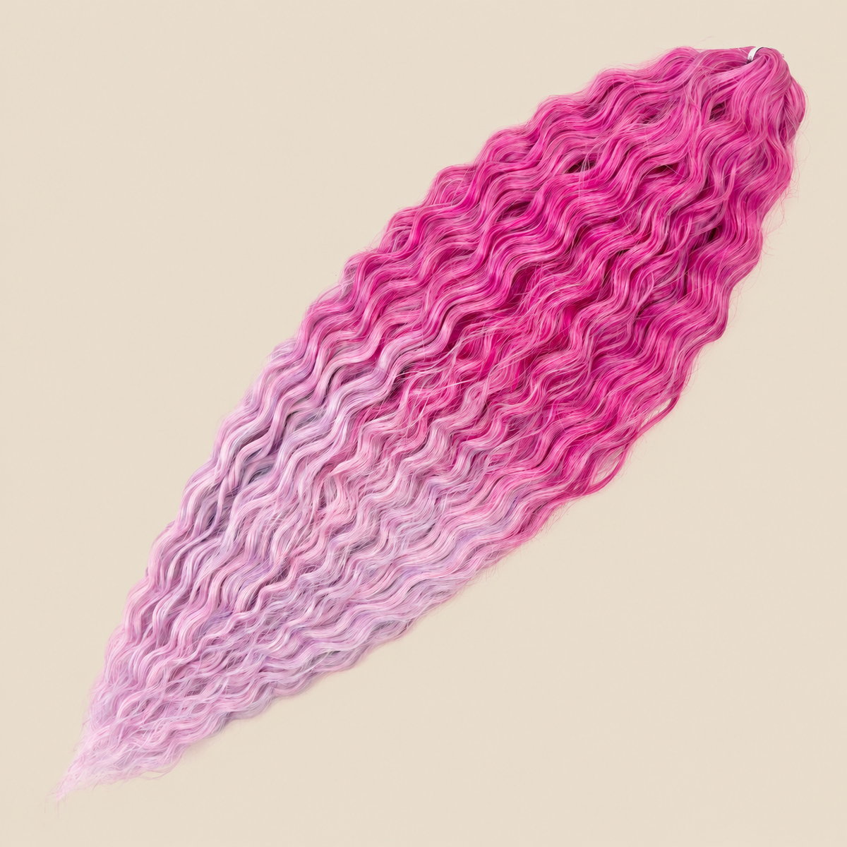 Ariel golvend kanekalon invlechthaar 55 cm 300 g in roze ombre (kleur T-BPink(15)) op beige achtergrond