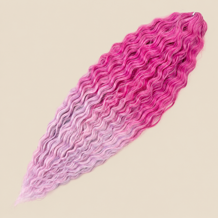 Ariel golvend kanekalon invlechthaar 55 cm 300 g in roze ombre (kleur T-BPink(15)) op beige achtergrond