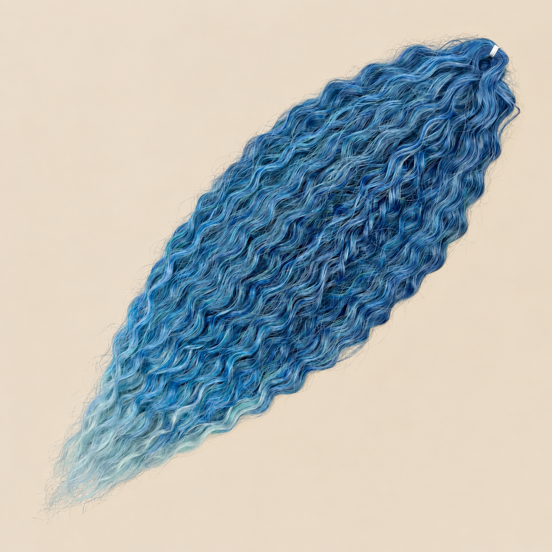 Ariel golvend kanekalon invlechthaar 55 cm 300 g in blauw ombre (kleur T-JSBLUE2) op beige achtergrond