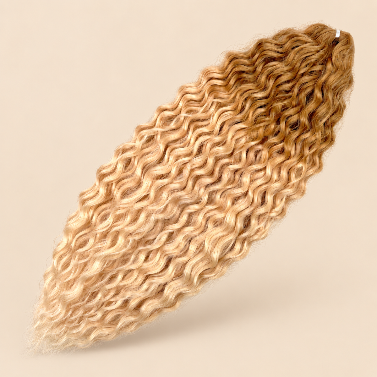 Ariel golvend kanekalon invlechthaar 55 cm 300 g in kleur TT BLONG29/TFC14 op beige achtergrond