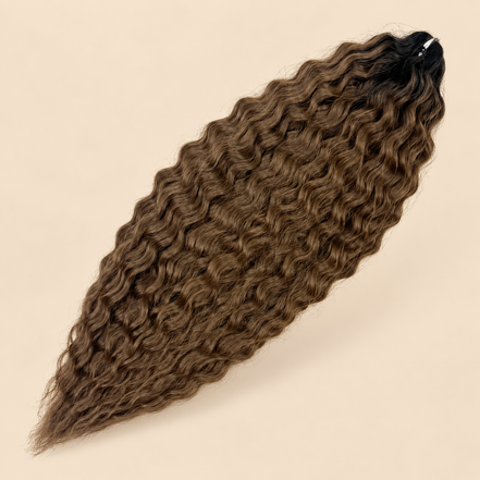 Ariel golvend kanekalon invlechthaar 55 cm 300 g in zwart/bruin ombre (kleur TT1B/DBROWN17) op beige achtergrond