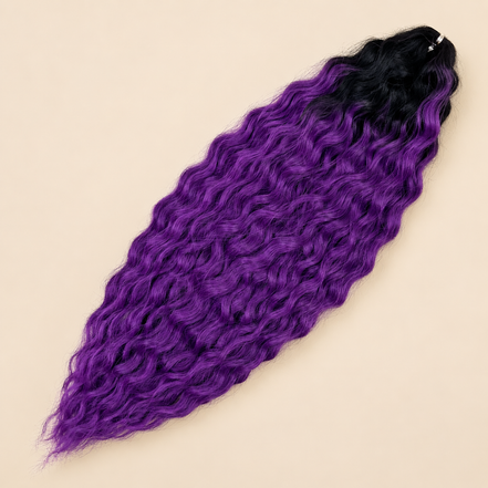 Ariel golvend kanekalon invlechthaar 55 cm 300 g in zwart/paars ombre (kleur TT1B/PURPLE(L)) op beige achtergrond