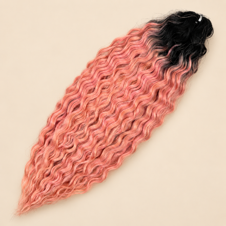 Ariel golvend kanekalon invlechthaar 55 cm 300 g in kleur TT1B/TFC23 op beige achtergrond