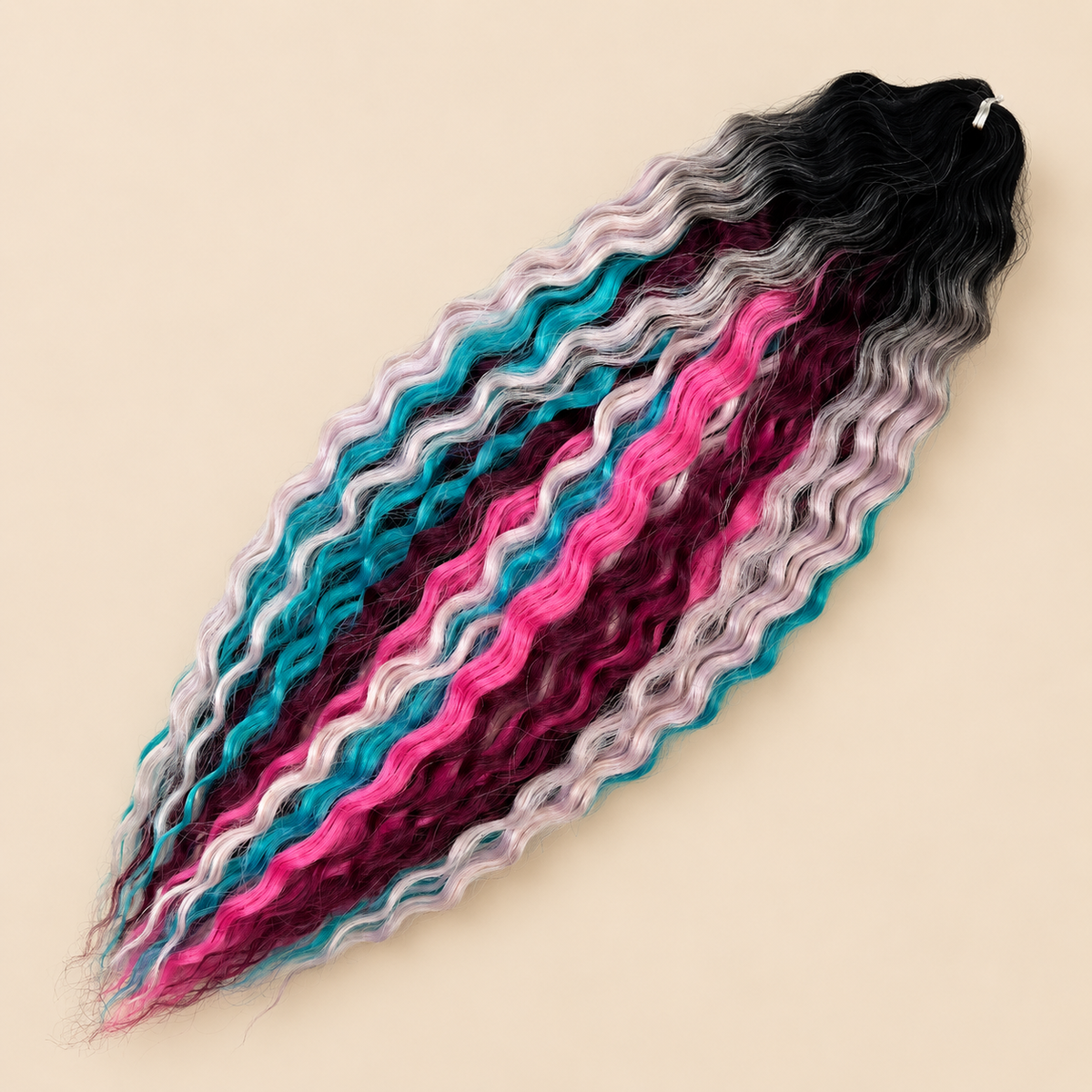 Ariel golvend kanekalon invlechthaar 55 cm 300 g in regenboog ombre (kleur TTP-COLORFULF) op beige achtergrond