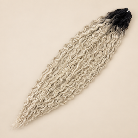 Ariel golvend kanekalon invlechthaar 75 cm 100 g in bruin/blond ombre (kleur TT4/56D) op beige achtergrond