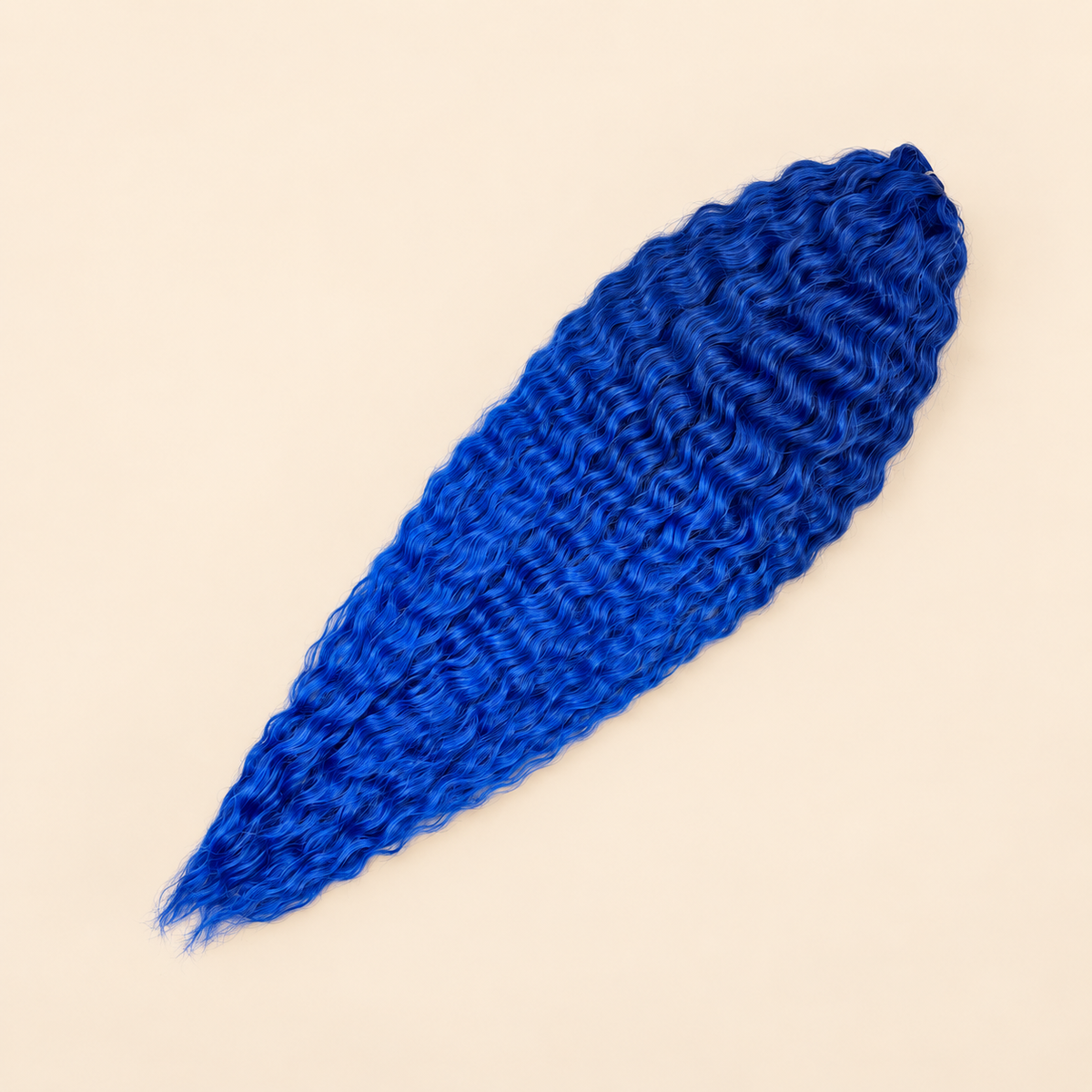 Ariel golvend kanekalon invlechthaar kleur T-FBLUE5, productfoto op beige achtergrond