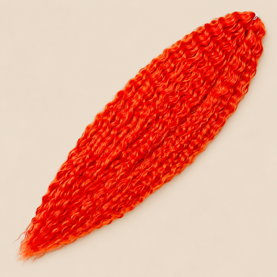 Ariel golvend kanekalon invlechthaar kleur Red1-2, 75 cm, 300 g op beige achtergrond