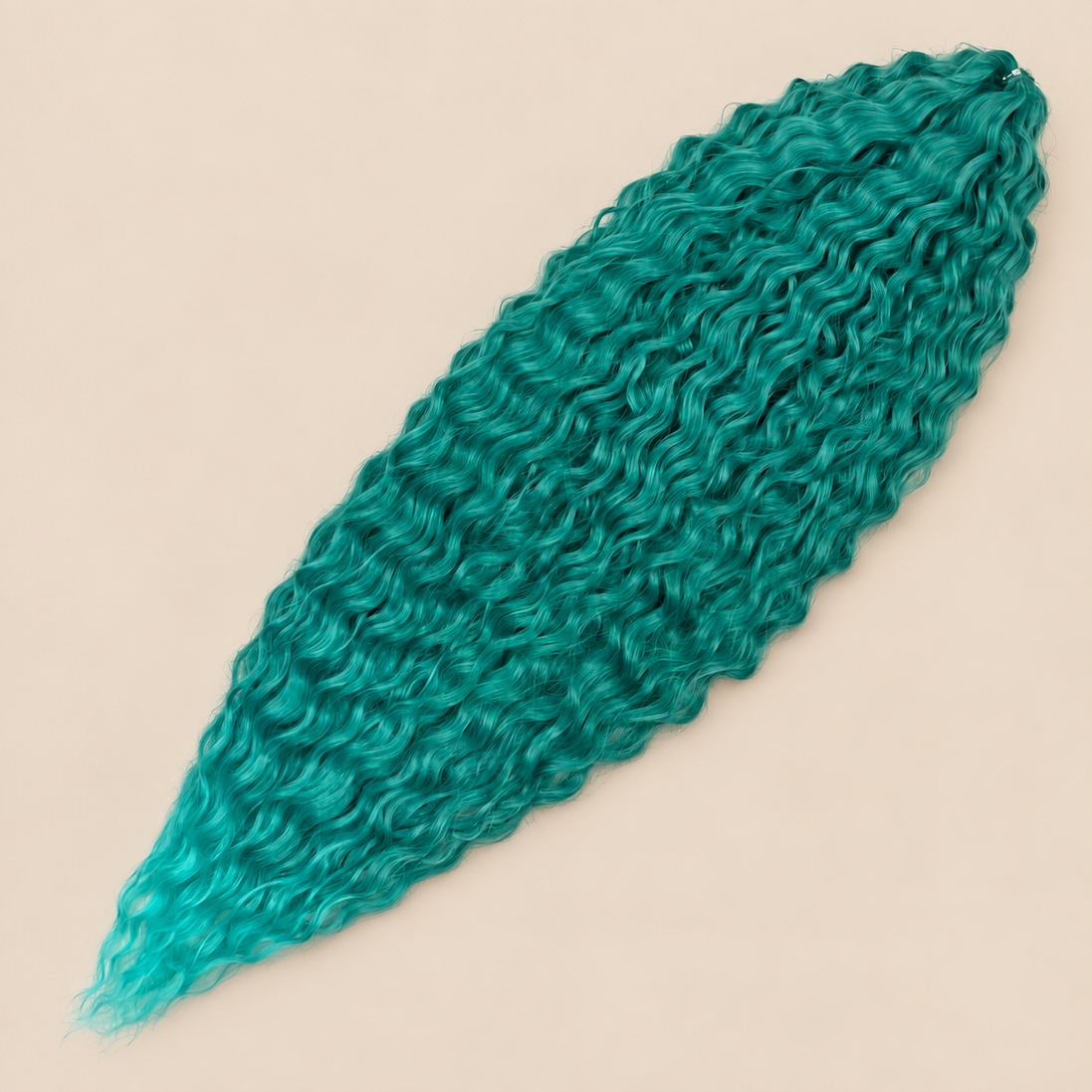 Ariel golvend kanekalon invlechthaar kleur T-FGreen3, 75 cm, 100 g op beige achtergrond