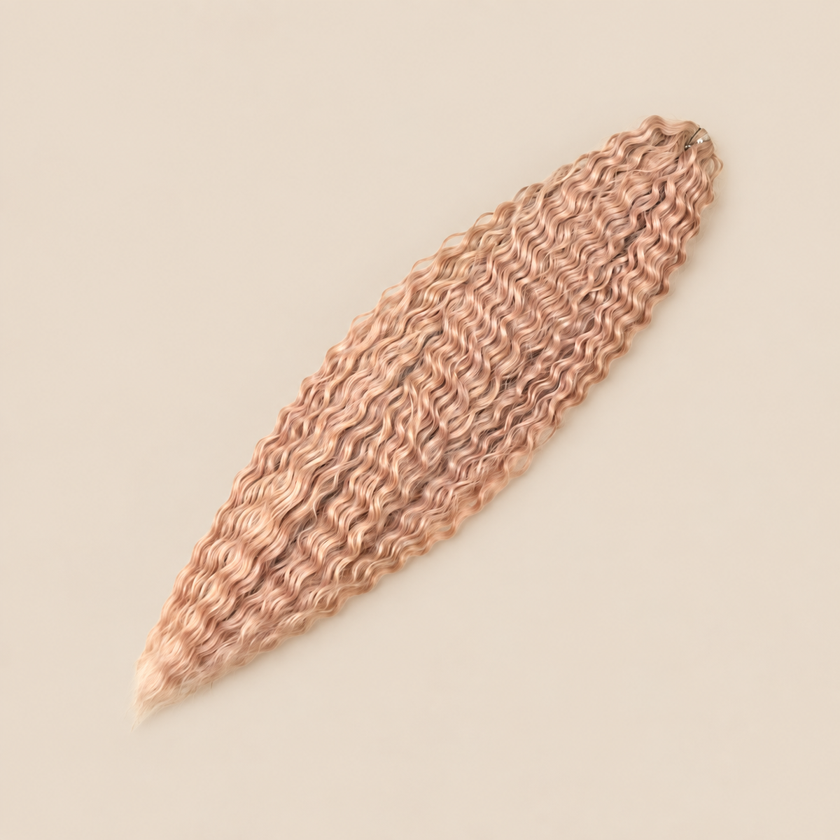 Ariel golvend kanekalon invlechthaar kleur GPink15, 55 cm, 300 g op beige achtergrond