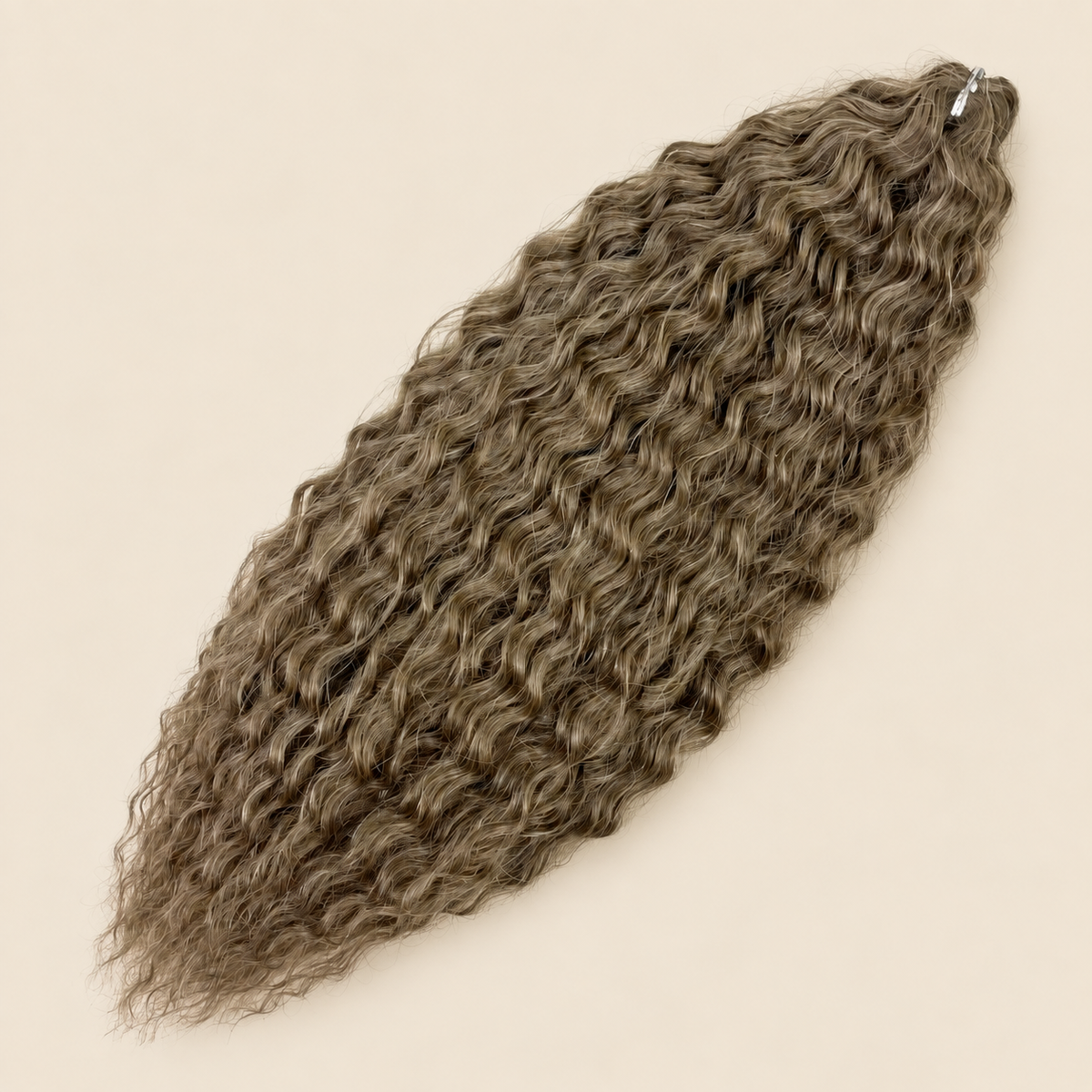 Ariel golvend kanekalon kleur 18T op beige achtergrond