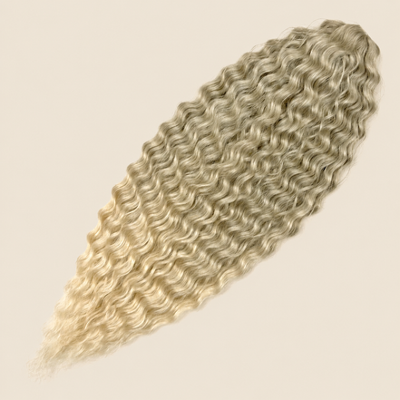 Ariel golvend kanekalon kleur T16/613 op beige achtergrond