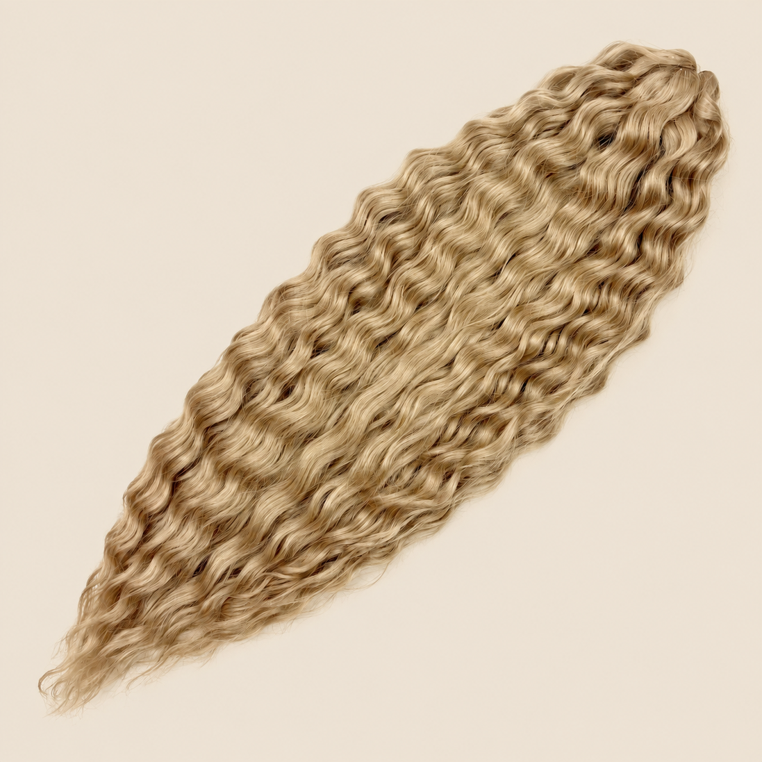 Ariel golvend kanekalon invlechthaar kleur Linen(45) op egale beige achtergrond