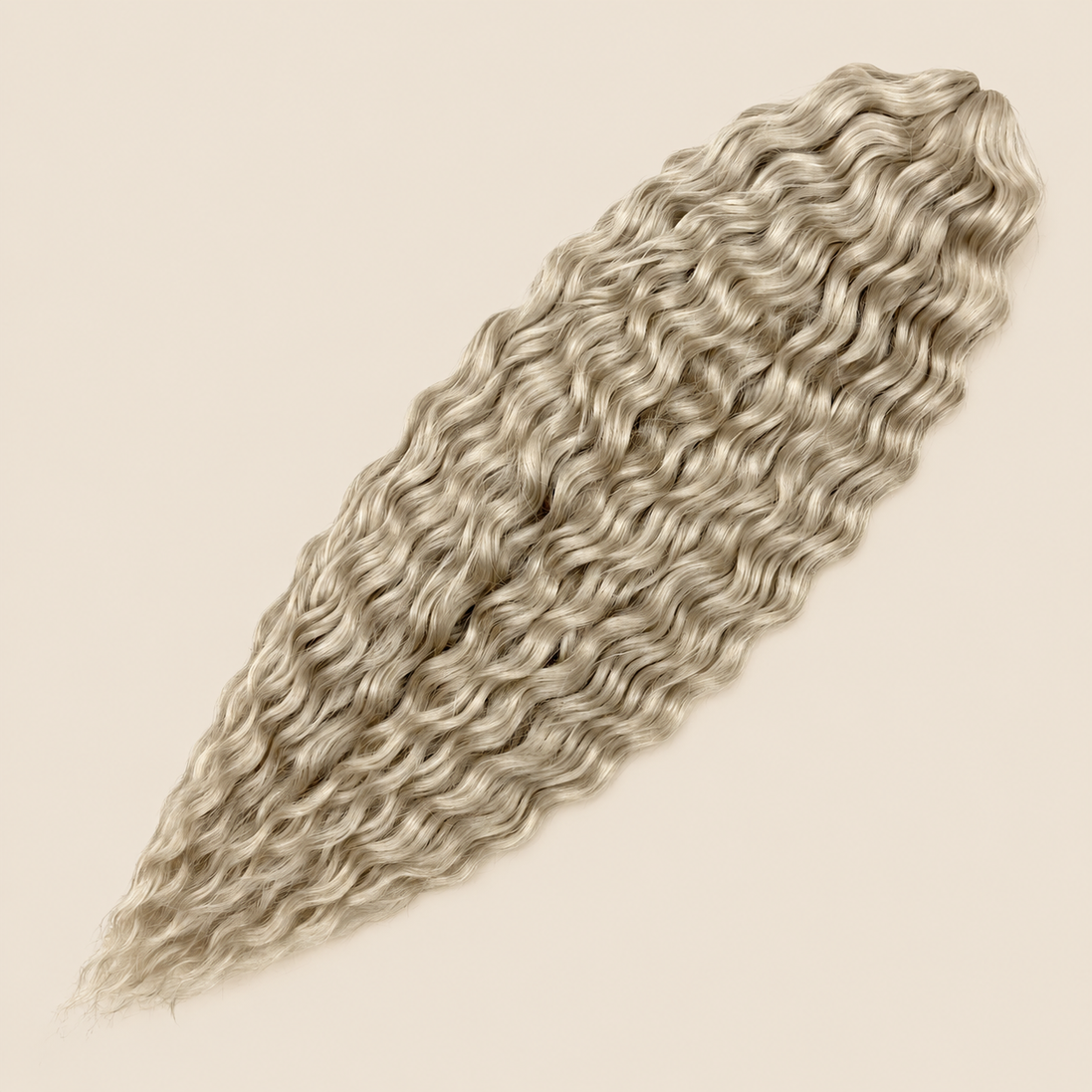 Ariel golvend kanekalon invlechthaar kleur Linen(47) op egale beige achtergrond