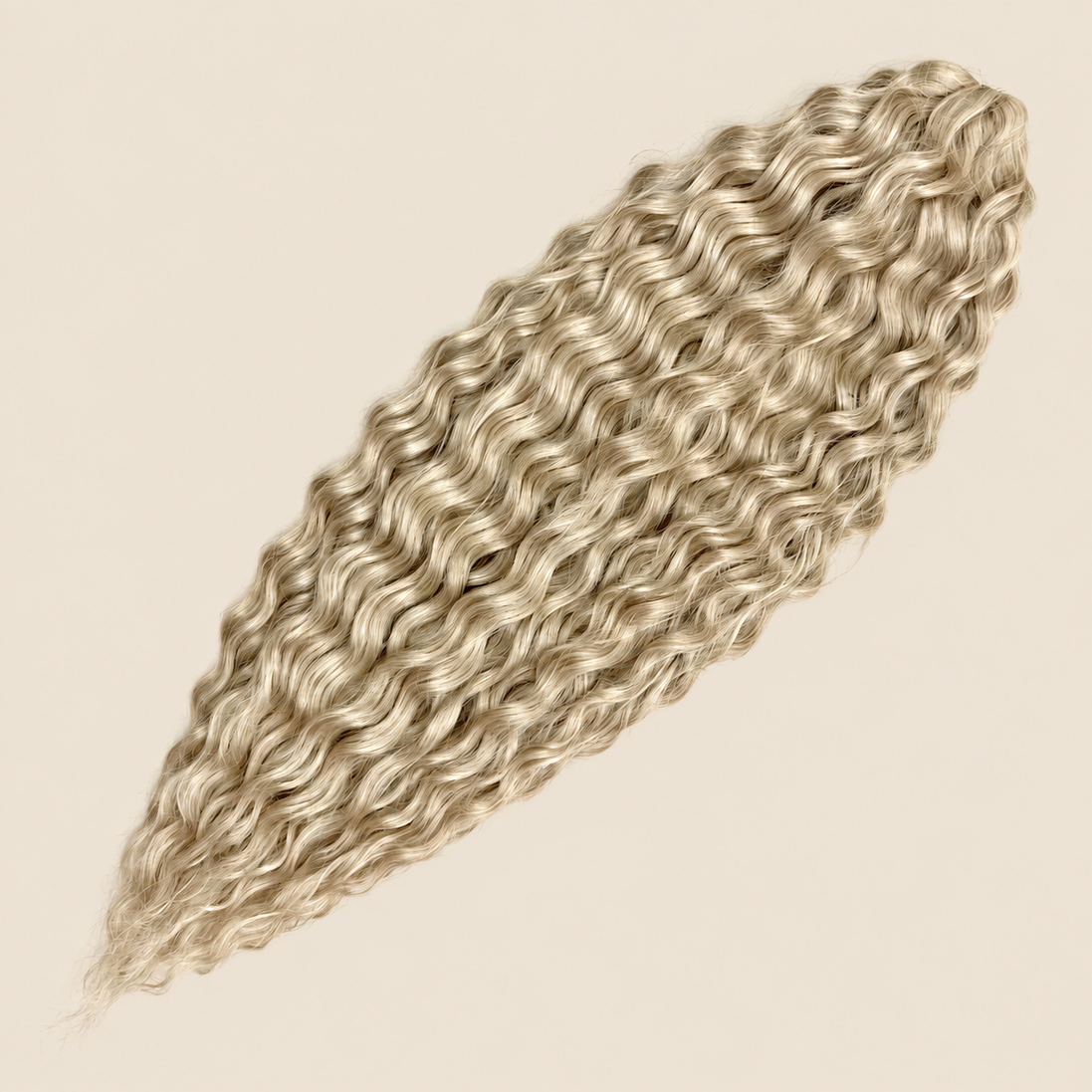 Ariel golvend kanekalon invlechthaar kleur Linen(59) op egale beige achtergrond