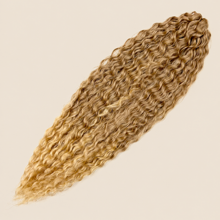 Ariel golvend kanekalon invlechthaar kleur T-Linen(241) op egale beige achtergrond