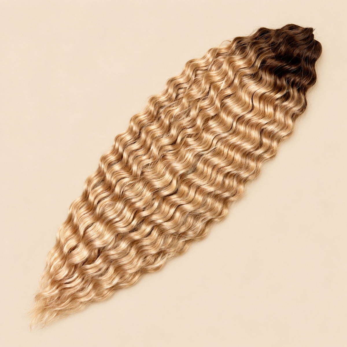 Ariel golvend kanekalon invlechthaar kleur TT-Linen(55), 75 cm, 300 gram, op beige achtergrond