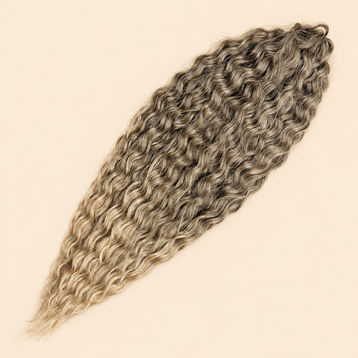 Ariel golvend kanekalon invlechthaar kleur T4/22, 75 cm, 300 gram, op beige achtergrond