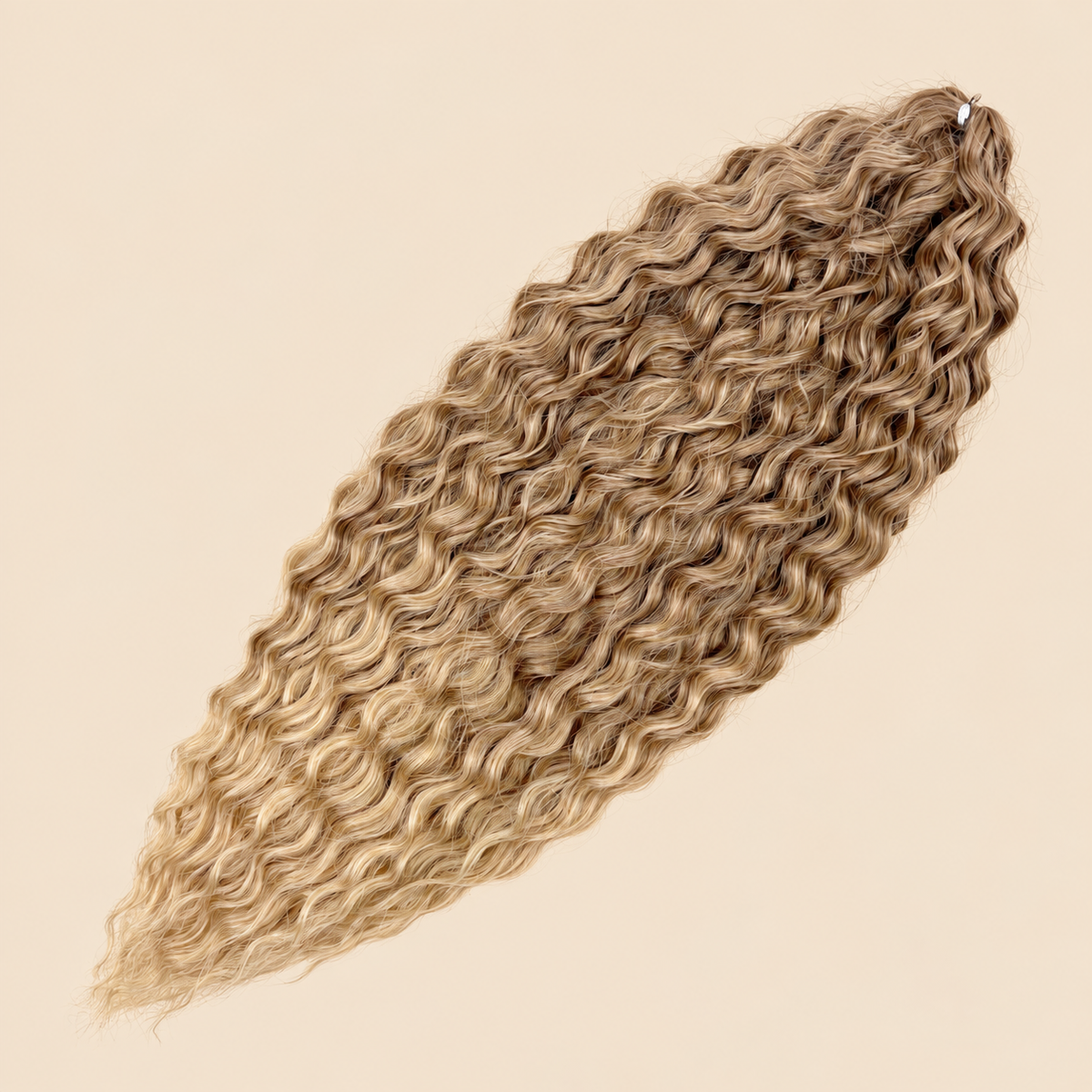Ariel golvend kanekalon invlechthaar kleur T6/613F, 75 cm, 300 gram, op beige achtergrond