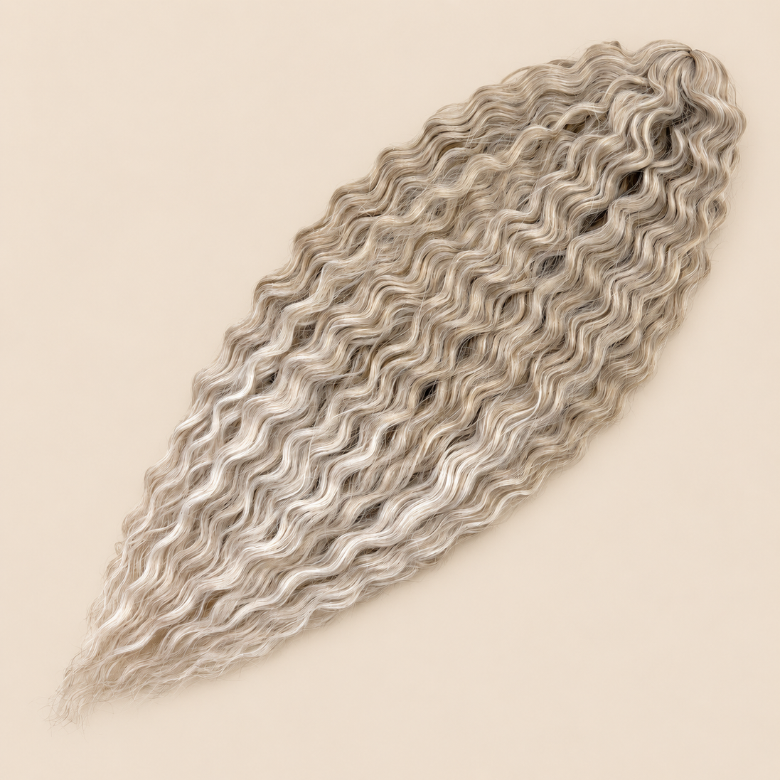 Ariel golvend kanekalon invlechthaar kleur T16A/56C, 75 cm, 100 g op beige achtergrond