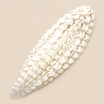Ariel golvend kanekalon invlechthaar kleur White, 75 cm, 100 g op beige achtergrond