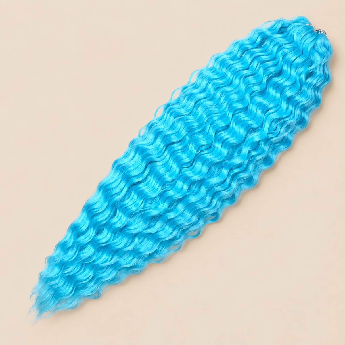 Ariel golvend kanekalon invlechthaar kleur Blue op egale beige achtergrond