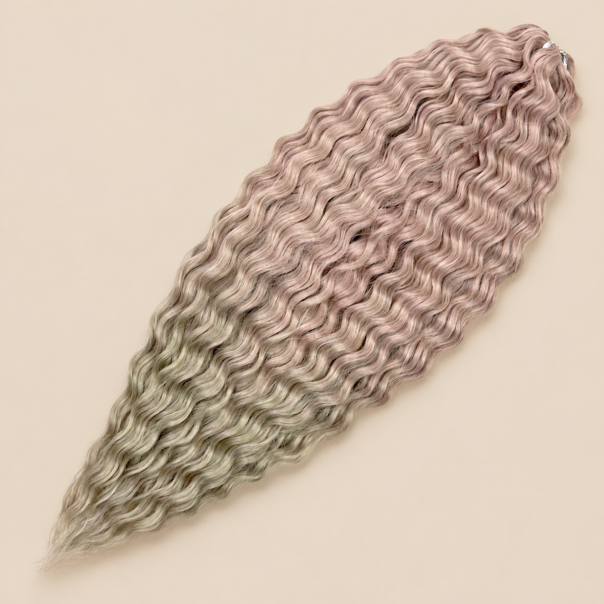 Ariel golvend kanekalon invlechthaar kleur T-PINK-LINEN37 op egale beige achtergrond