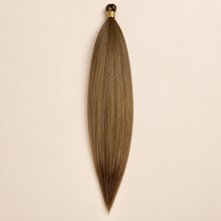 Steil BioProtein Kanekalon vlechthaar in kleur 12, 70 cm en 100 gram, op beige achtergrond