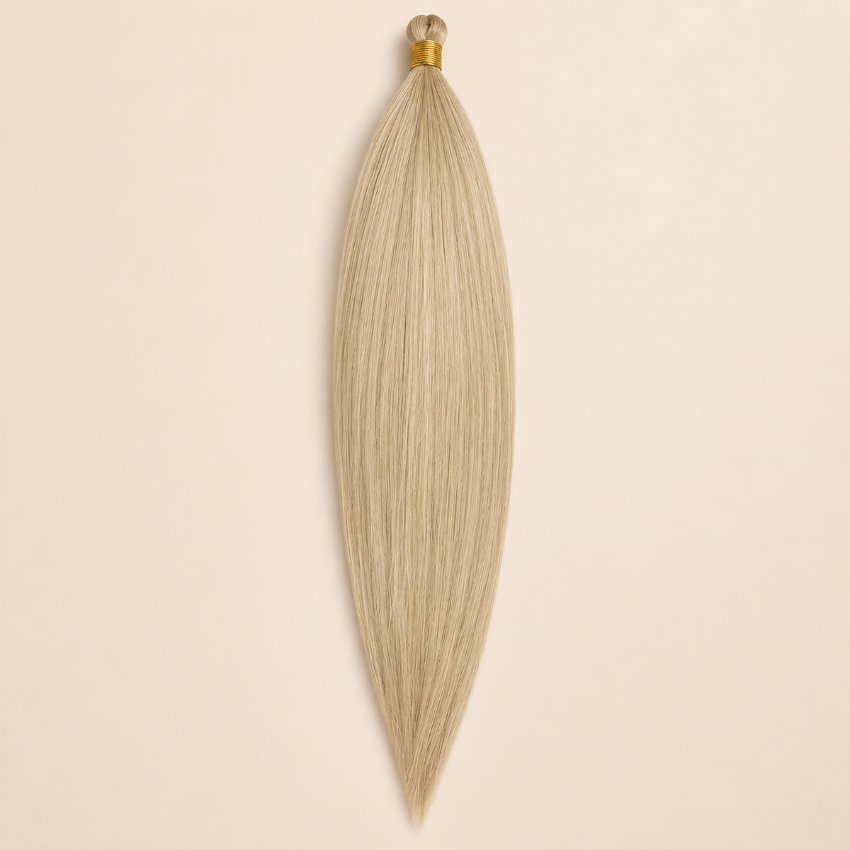 Steil BioProtein Kanekalon vlechthaar in kleur 22, 70 cm en 100 gram, op beige achtergrond