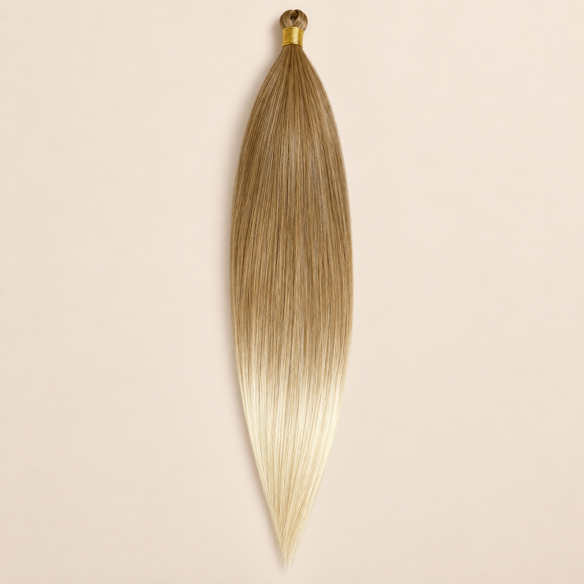 Steil BioProtein Kanekalon vlechthaar in kleur 27/613, 70 cm en 100 gram, op beige achtergrond