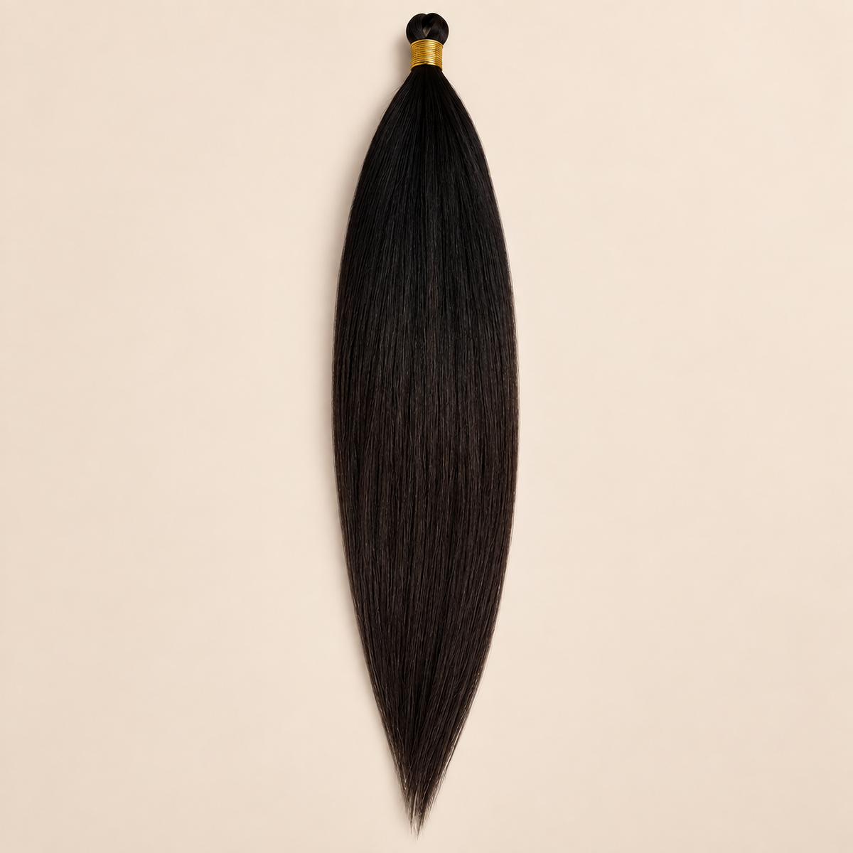 Steil BioProtein Kanekalon vlechthaar in kleur 4, 70 cm en 100 gram, op beige achtergrond