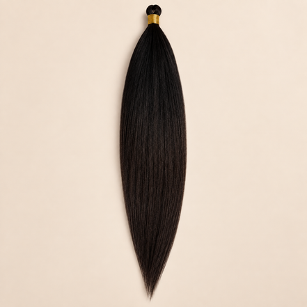 Steil BioProtein Kanekalon vlechthaar in kleur 4, 70 cm en 100 gram, op beige achtergrond