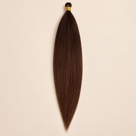 Steil BioProtein Kanekalon vlechthaar in kleur 6, 70 cm en 100 gram, op beige achtergrond