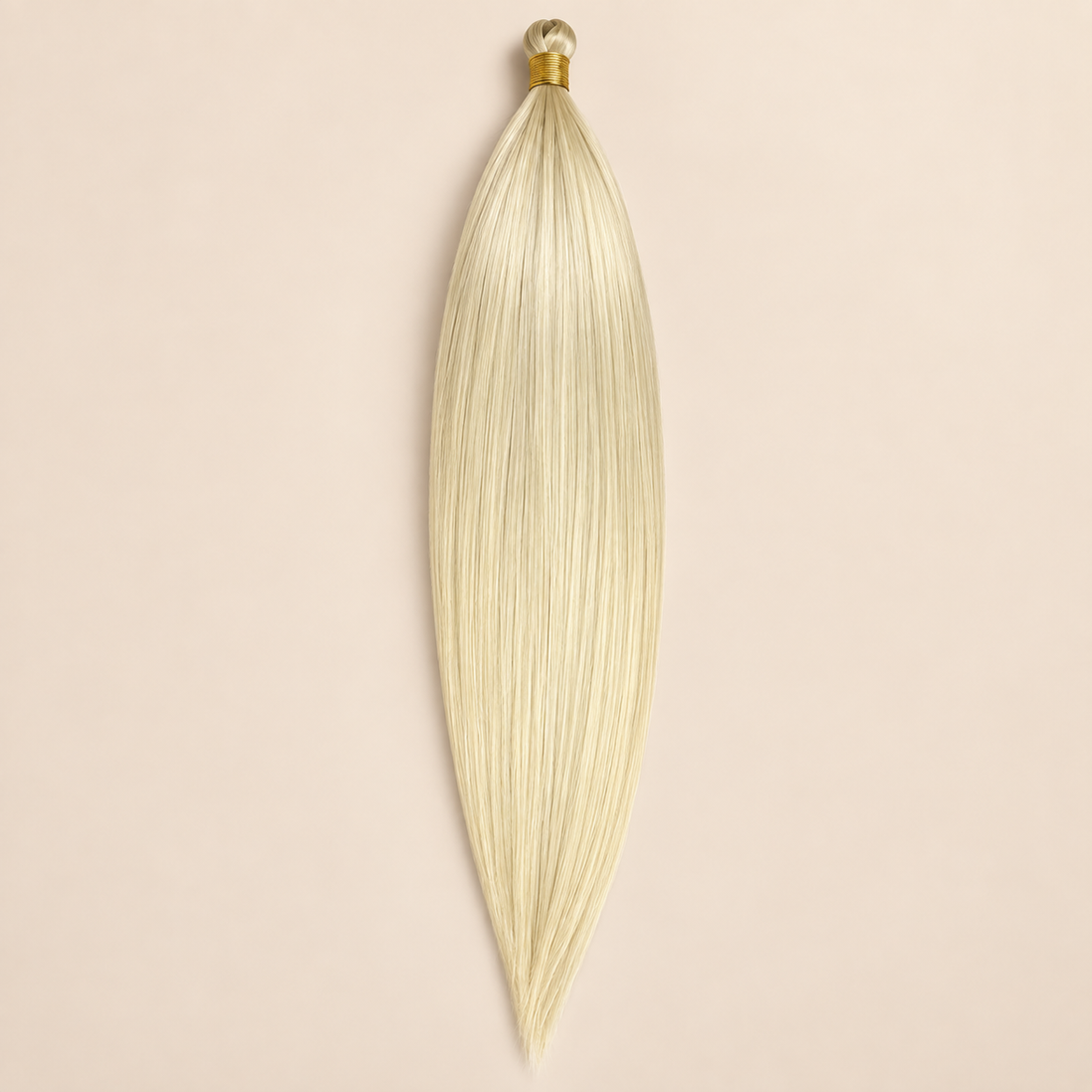 Steil BioProtein Kanekalon vlechthaar in kleur 613, 70 cm en 100 gram, op beige achtergrond
