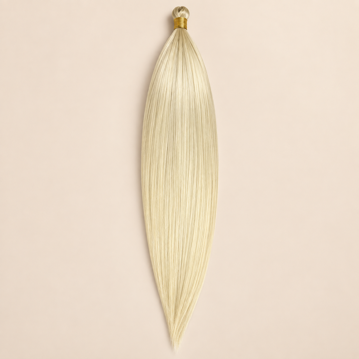 Steil BioProtein Kanekalon vlechthaar in kleur 613, 70 cm en 100 gram, op beige achtergrond