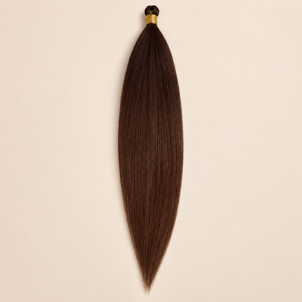 Steil BioProtein Kanekalon vlechthaar in kleur 6, 70 cm en 100 gram, op beige achtergrond
