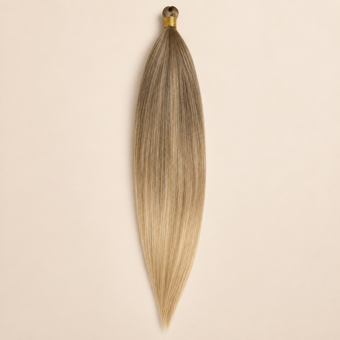 Steil BioProtein Kanekalon vlechthaar in kleur Dirty Blonde, 70 cm en 100 gram, op beige achtergrond