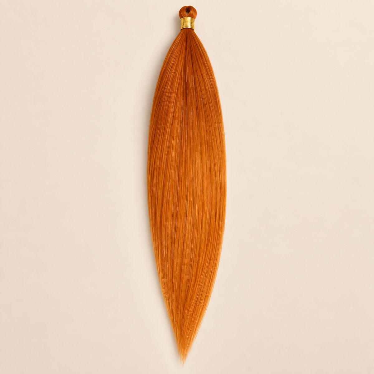 Steil BioProtein Kanekalon vlechthaar in kleur Tiger, 70 cm en 100 gram, op beige achtergrond