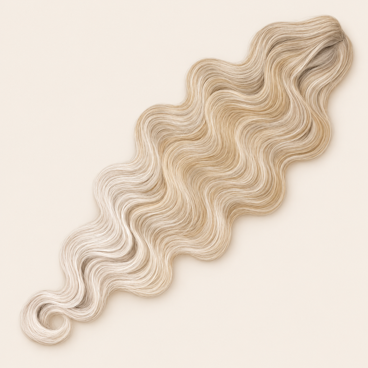 Body Wave golvend invlechthaar 60 cm, kleur T16A/56C op beige achtergrond