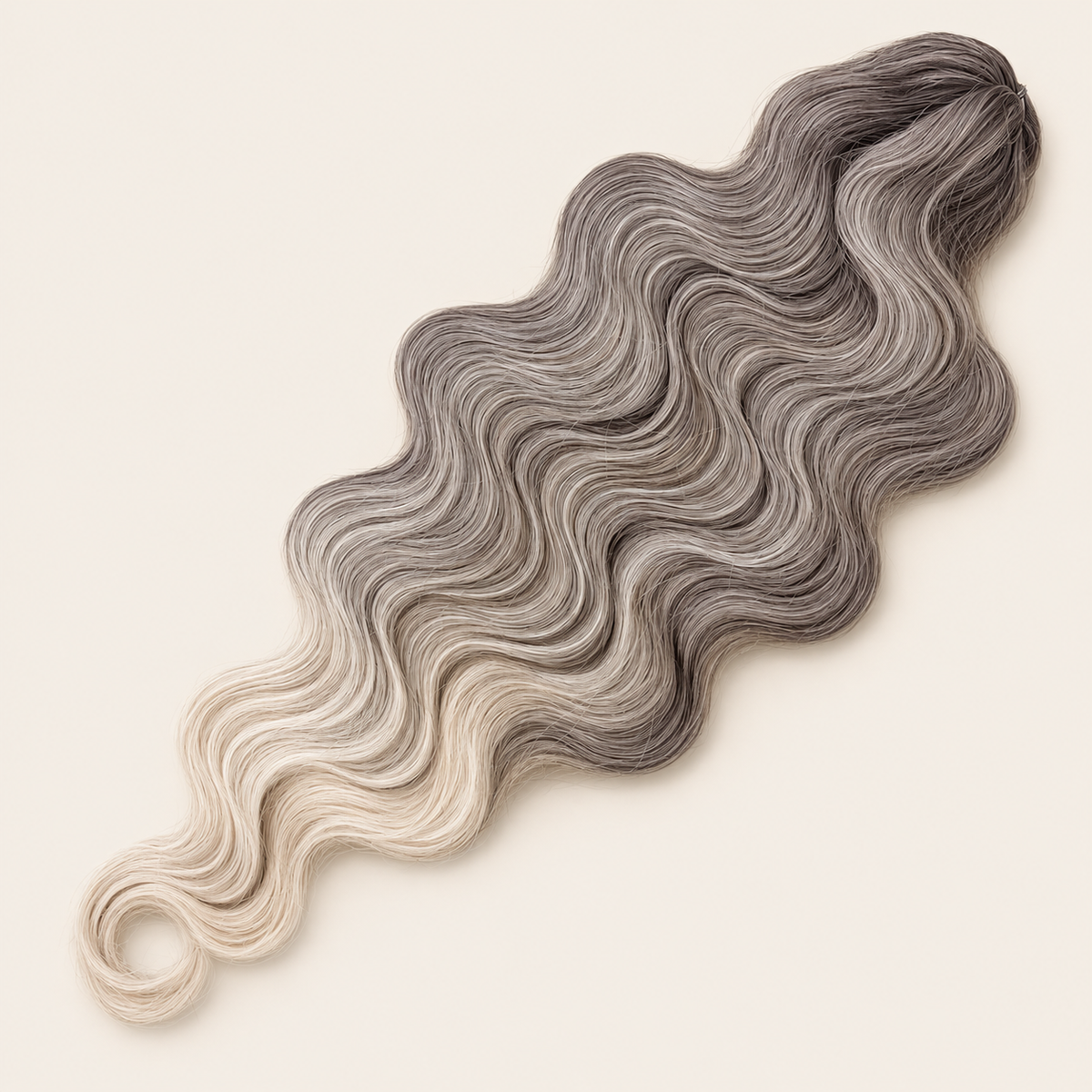 Body Wave golvend invlechthaar 60 cm, kleur T4/56C op beige achtergrond