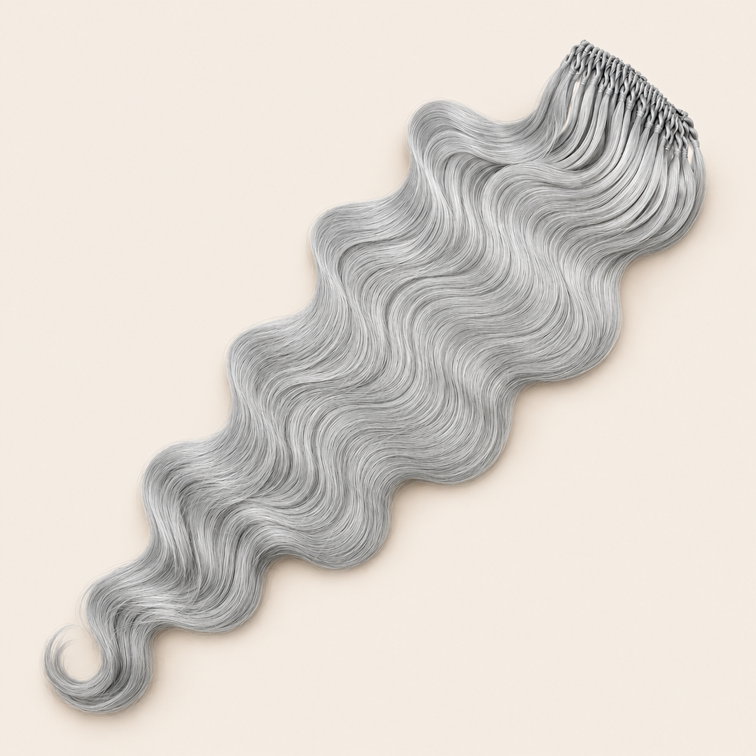 Body Wave golvend invlechthaar 60 cm met lus, kleur Silver op beige achtergrond