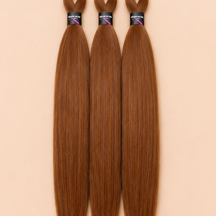 BraidOrDie Easy Braid 3-in-1 kleur 30 bruin 65 cm set van 3 op beige achtergrond