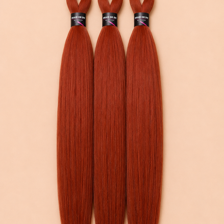 BraidOrDie Easy Braid 3-in-1 kleur 350 ginger 65 cm set van 3 op beige achtergrond