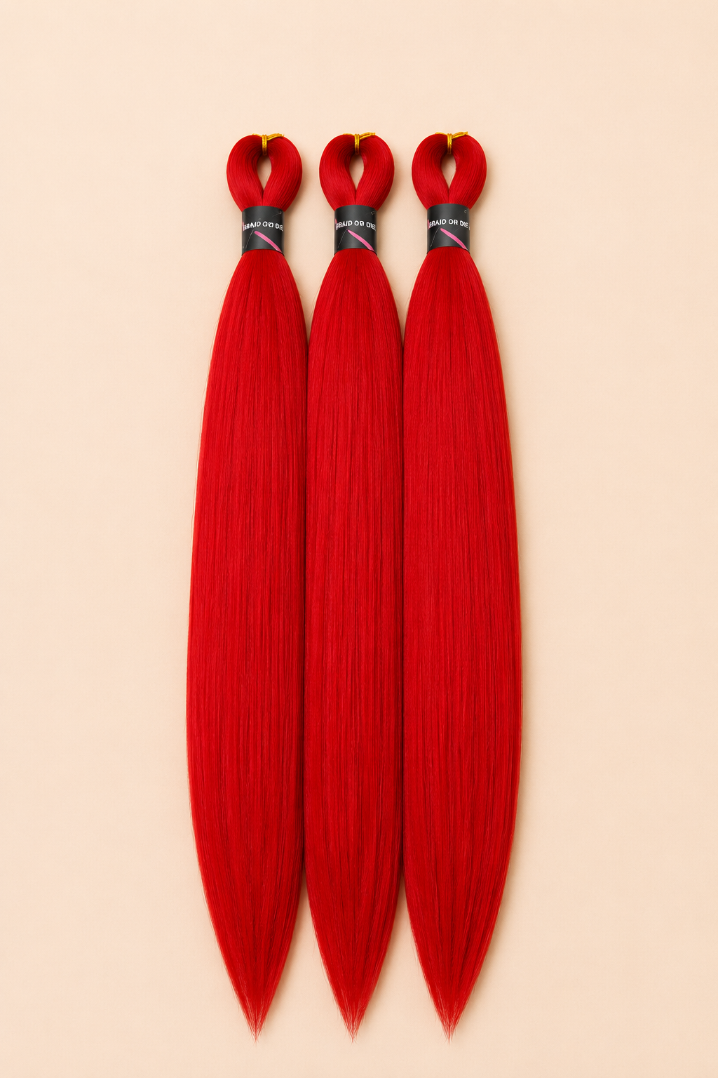 BraidOrDie Easy Braid Bright Red 3-pack 65 cm op lichtbeige achtergrond