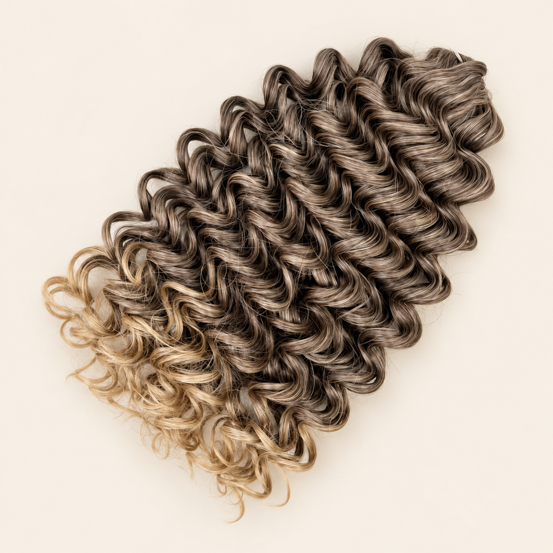 Cinderella krullend invlechthaar 30 cm in kleur T4/22 op beige achtergrond