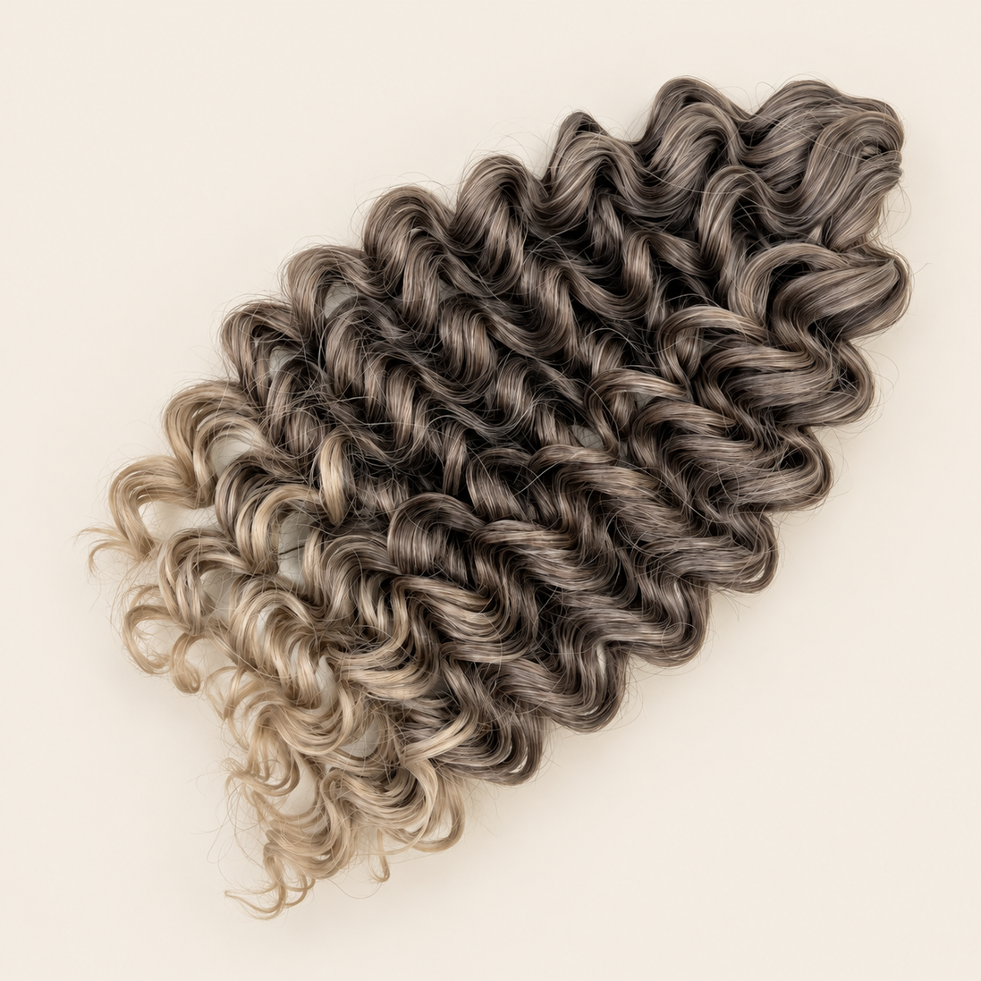 Cinderella krullend invlechthaar 30 cm in kleur T4/56A op beige achtergrond
