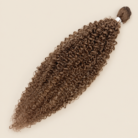 Dream Curly krullend haar 60 cm 100 g kleur 6 op beige achtergrond