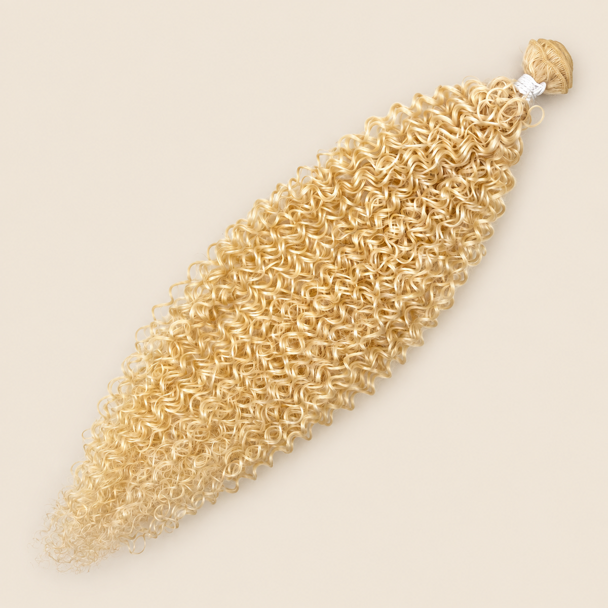 Dream Curly krullend haar 60 cm 100 g kleur 613 op beige achtergrond
