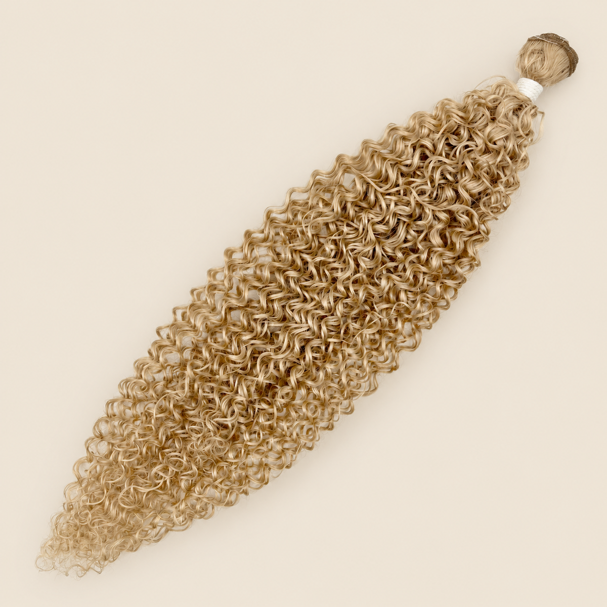 Dream Curly krullend haar 60 cm 100 g kleur 613F op beige achtergrond