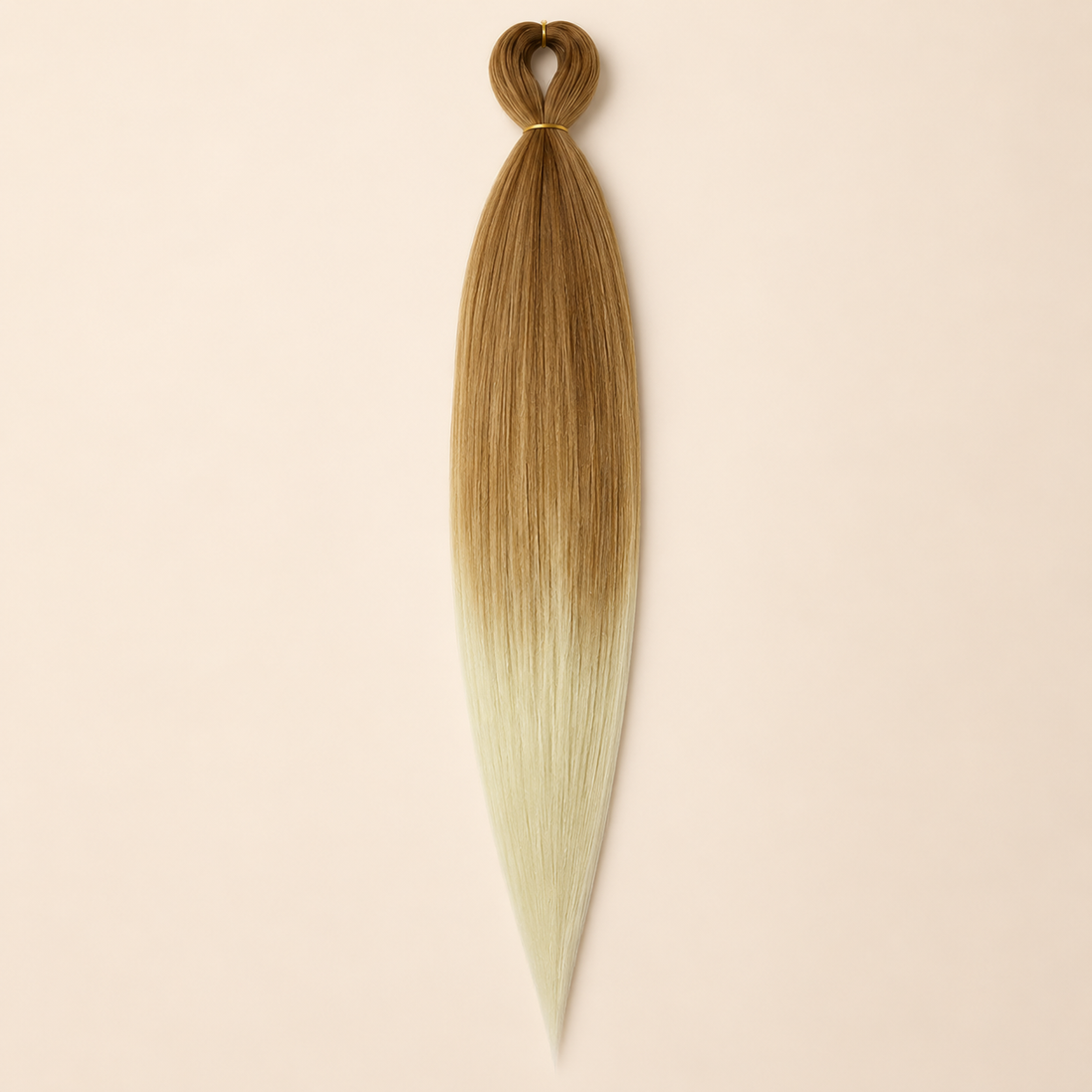 Easy Braid Kanekalon vlechthaar Goudblond Crème Ombré, kleurcode 2-95, op lichtbeige achtergrond